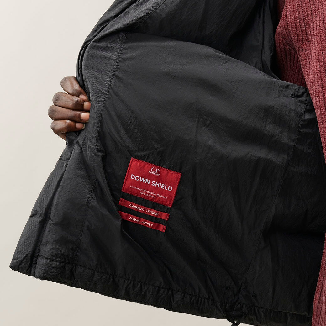 CP Company Down Shield Lens Hooded Puffer Zwart