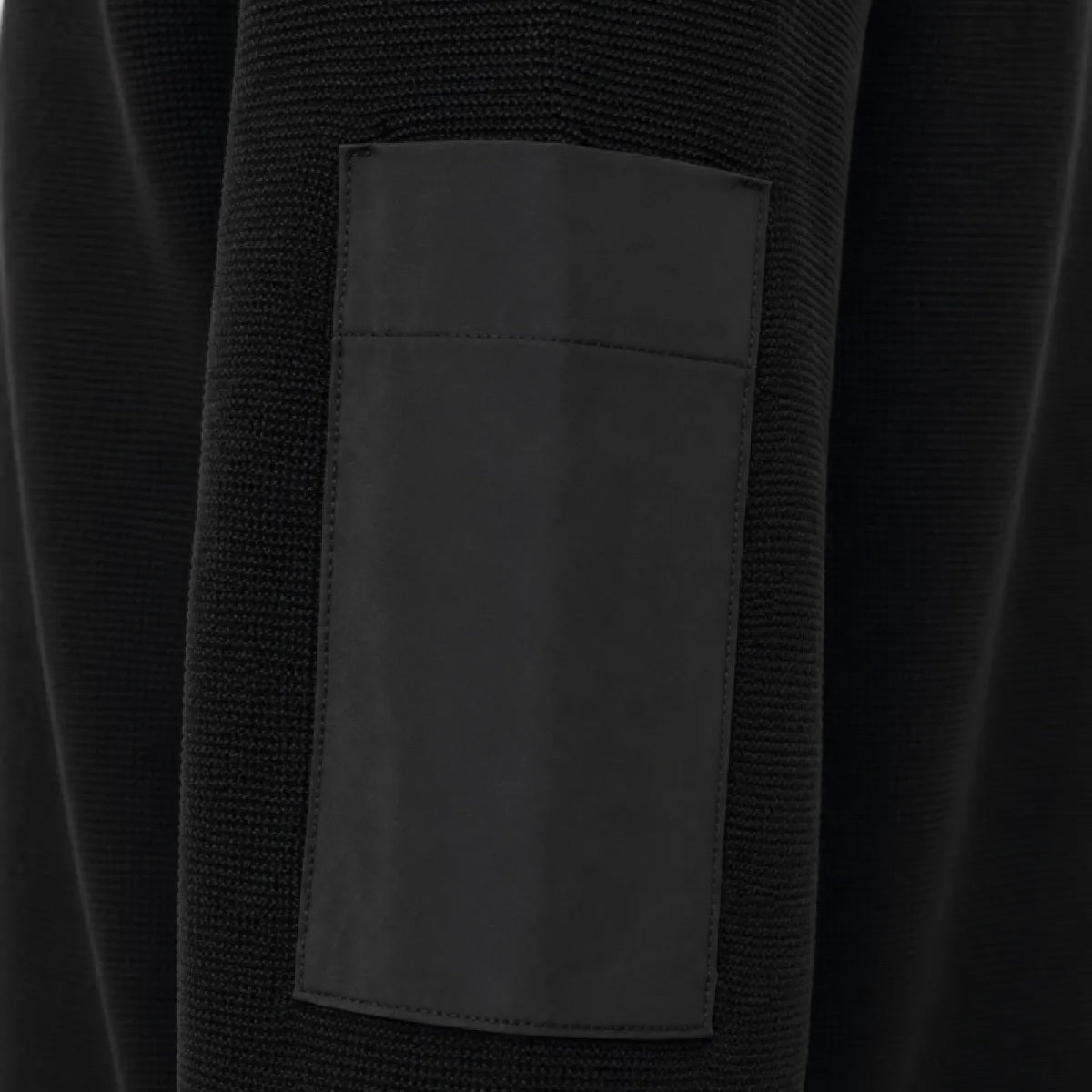 Genti Round Pocket Sweater Sort