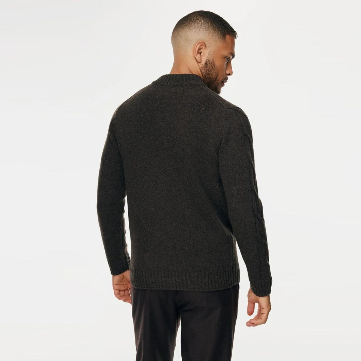 Gentiluomo kabelstrikket rullekrave-sweater brun