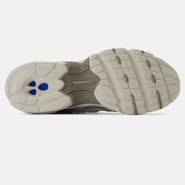 New Balance 740 Sneaker Off White/Bruin