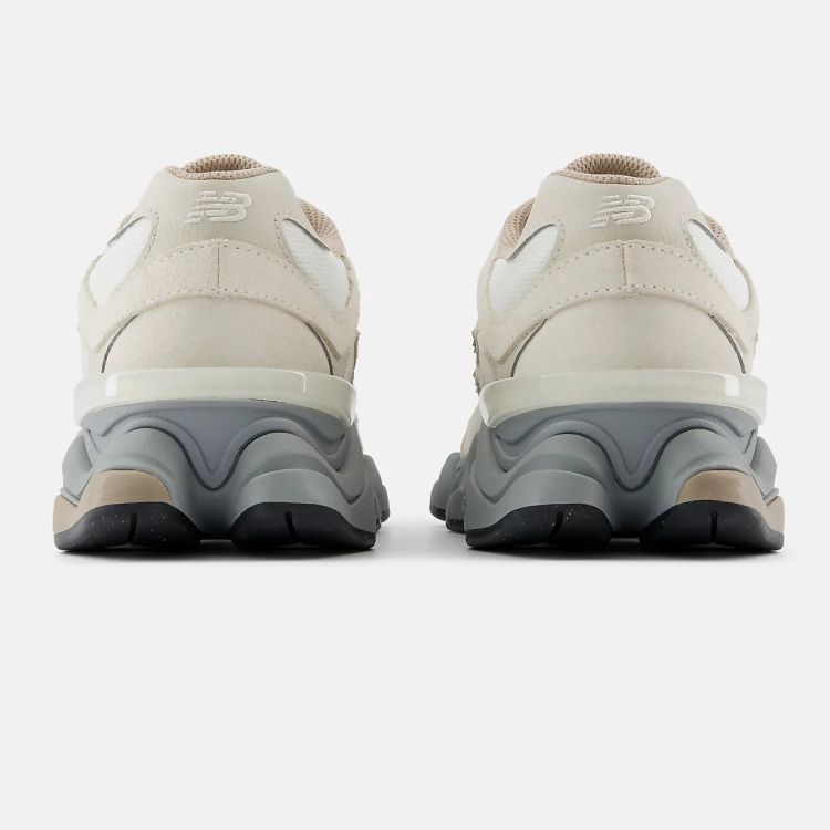 New Balance 9060 Sneaker Beige