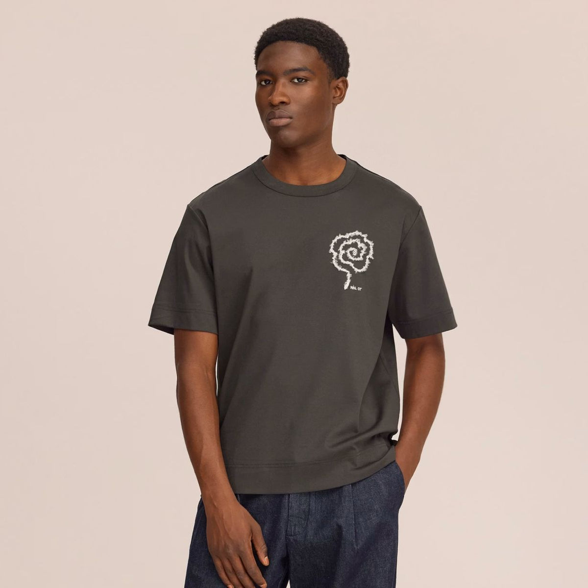NN.07 Pedro EMB T-shirt Mørkegrøn