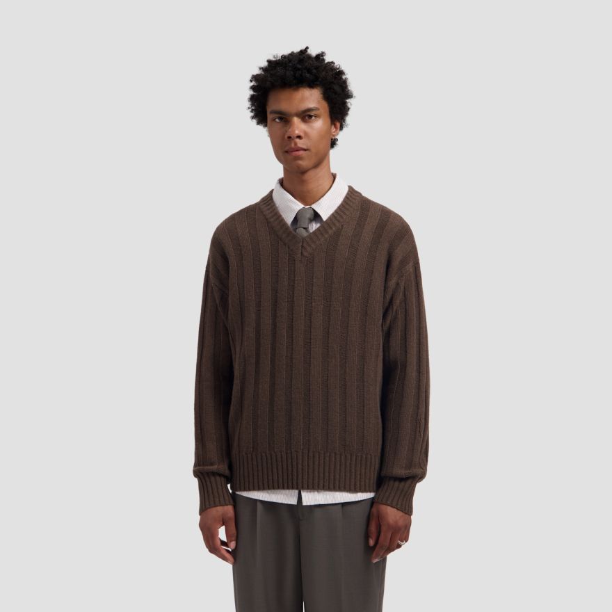 Olaf Strikket V-hals sweater med ribstruktur brun