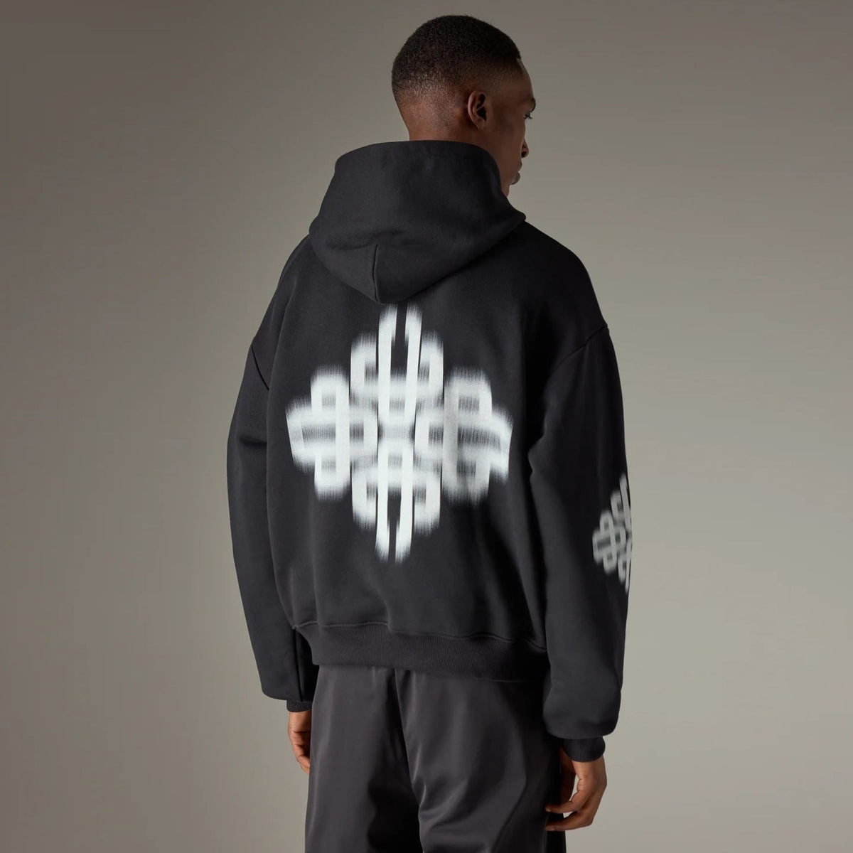 The Couture Club Motion Blurred Emblem Hoodie Zwart