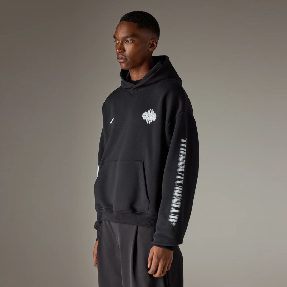 The Couture Club Motion Blurred Emblem Hoodie Zwart