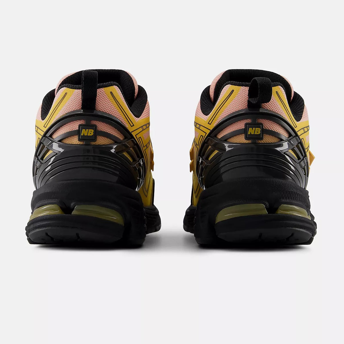 New Balance 1906E Sneaker Goud